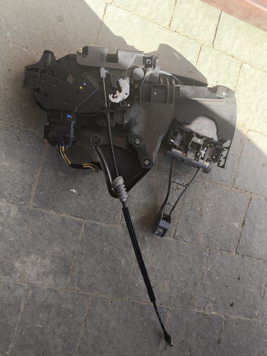 Zamek drzwi lewy przód Volvo S40 II V50 C30 C70