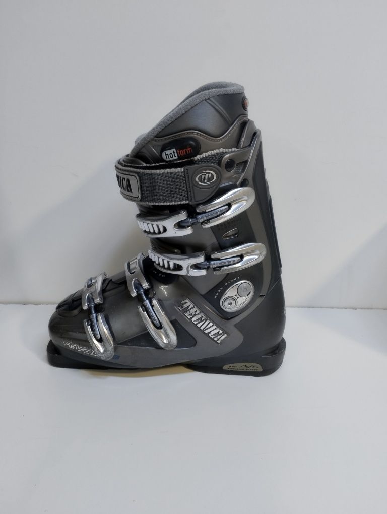 Ботинки для лыжника