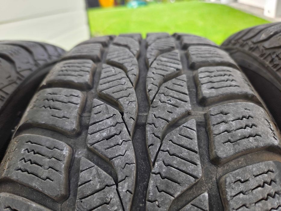 Felgi Stalowe Z Oponami zimowymi Uniroyal 195/65/R15" Citroen C4 4x108