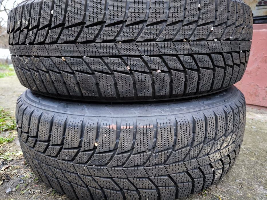 Резина  зима почти новая , покрышка зимняя  Snowlink triangle 215 65 r