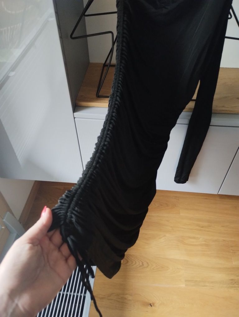 Sukienka czarna asymetryczna rozmiar M rozciągliwa ZARA stan idealny