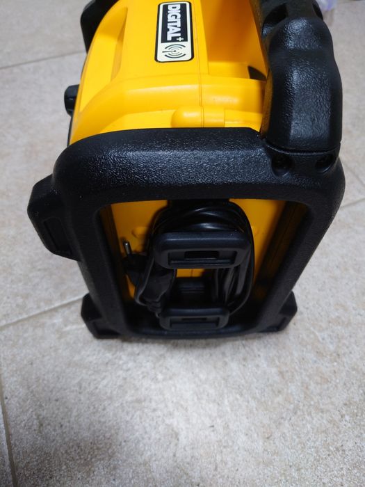 Радіоприймач-колонка DeWalt DCR020.