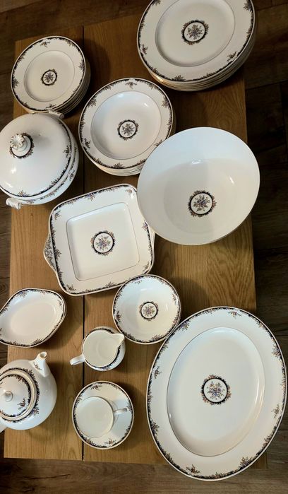 Porcelana bone china obiadowy i hetbaciany serwis 6 osób Wedgwood Osbo