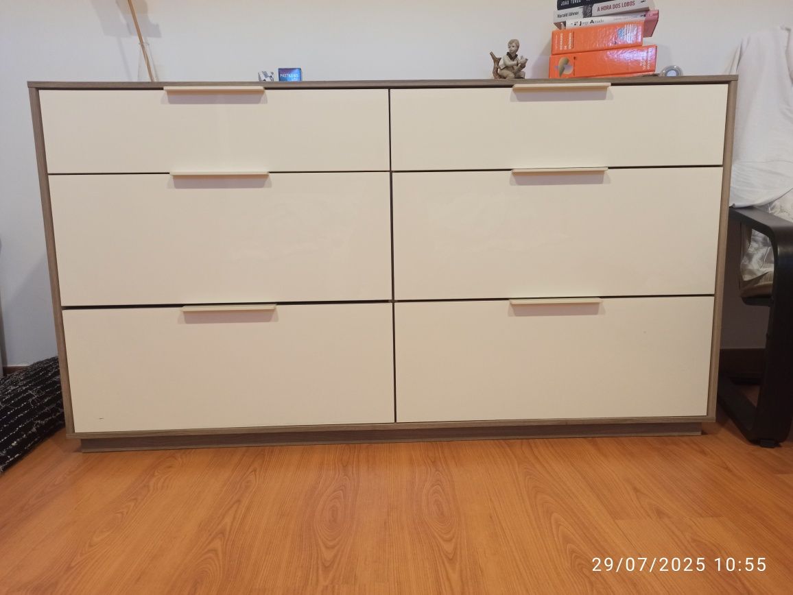 Comoda do IKEA com 6 gavetas