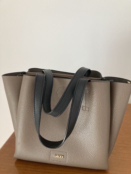 Mala  de senhora com varias bolsas interiores