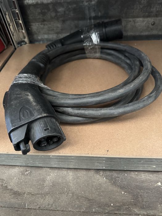 Кабелі до зарядних станцій