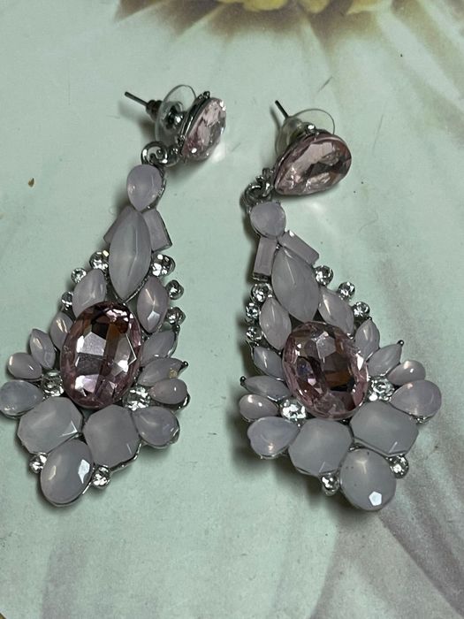 Brincos lilás decorados