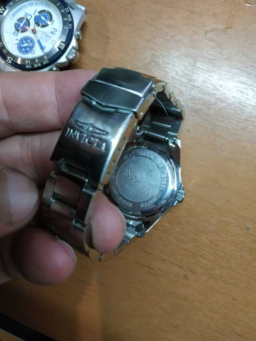 Часы б/у Invicta-кварц-мужские-на ходу в отличном состоянии