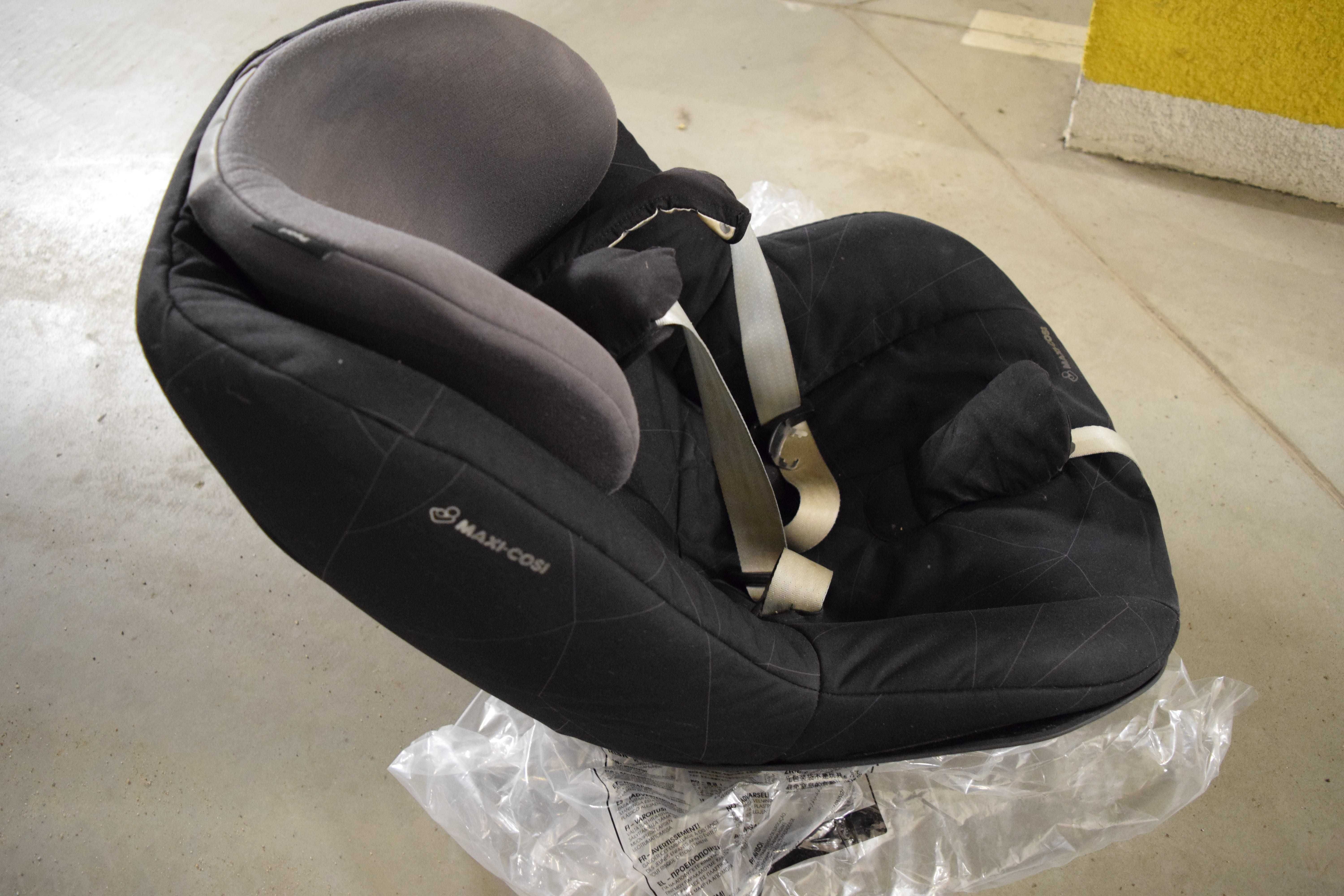 Maxi Cosi fotelik Pearl 9-18kg wraz z bazą Family Fix isofix