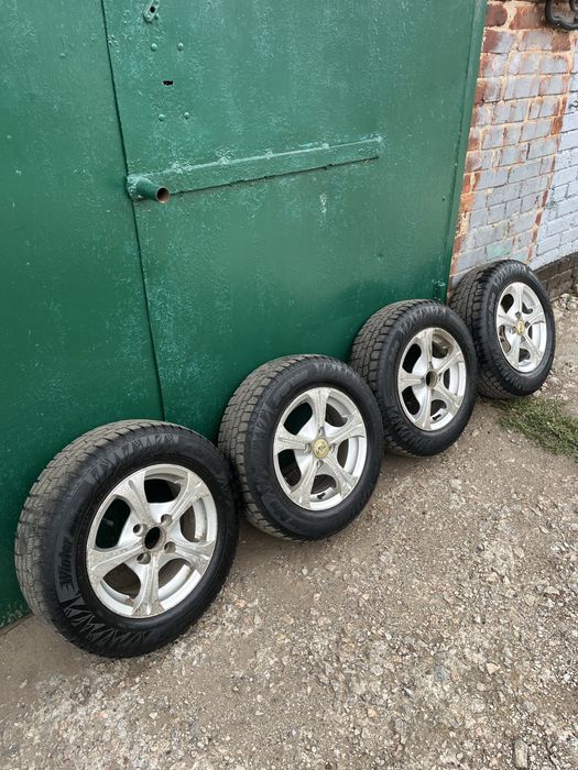 Продам комплект резины с дисками R13