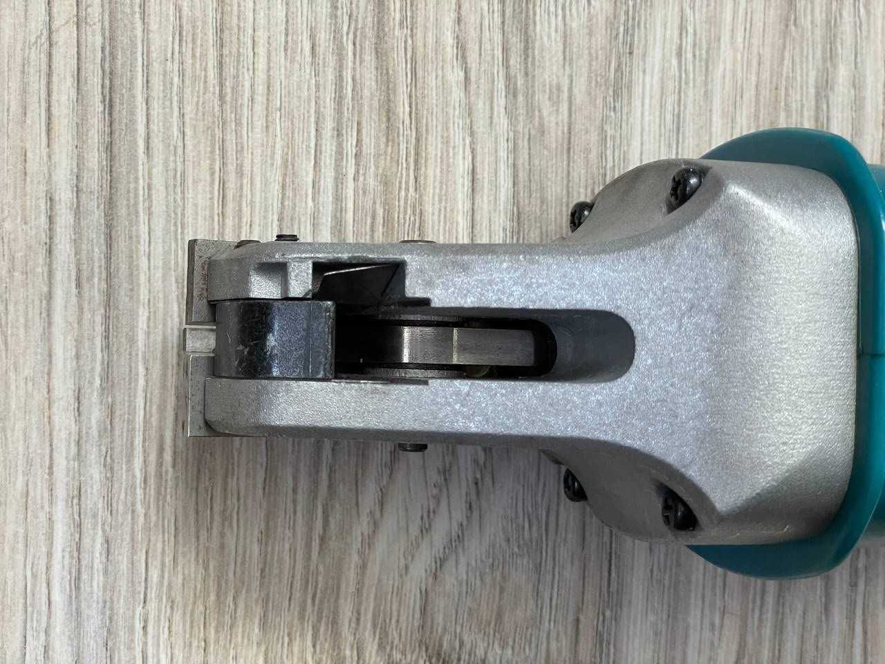 Шлицевые ножницы Makita JS1660