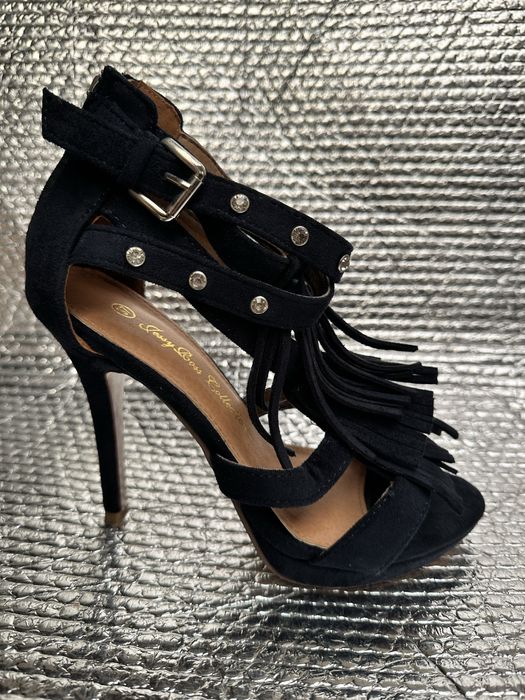 Vende-se Sandália Salto Alto