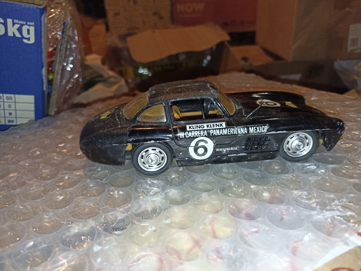 Mercedes Benz 300 SL Bburago 1;24.