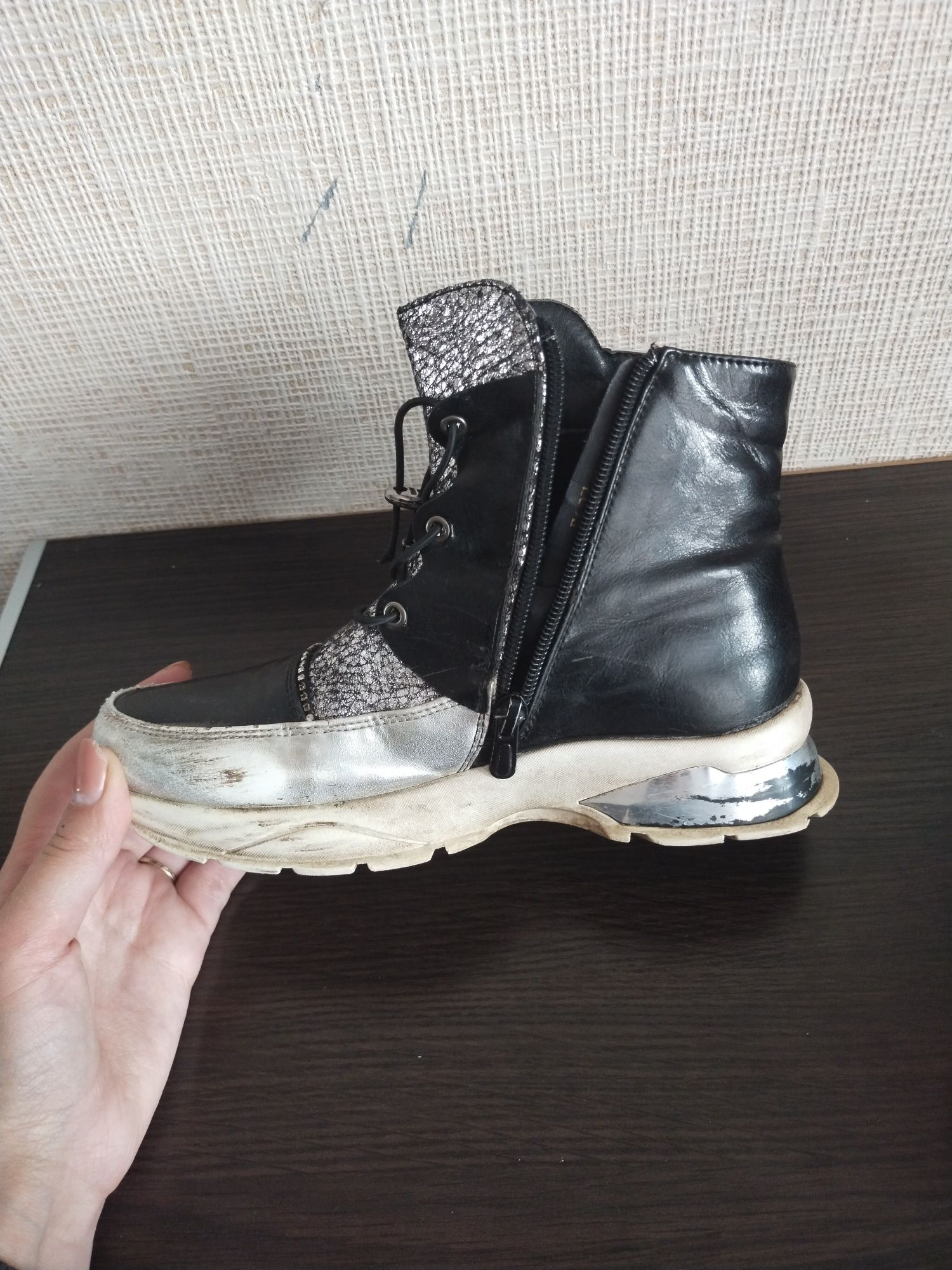 Демісезонні черевики на дівчинку 36р