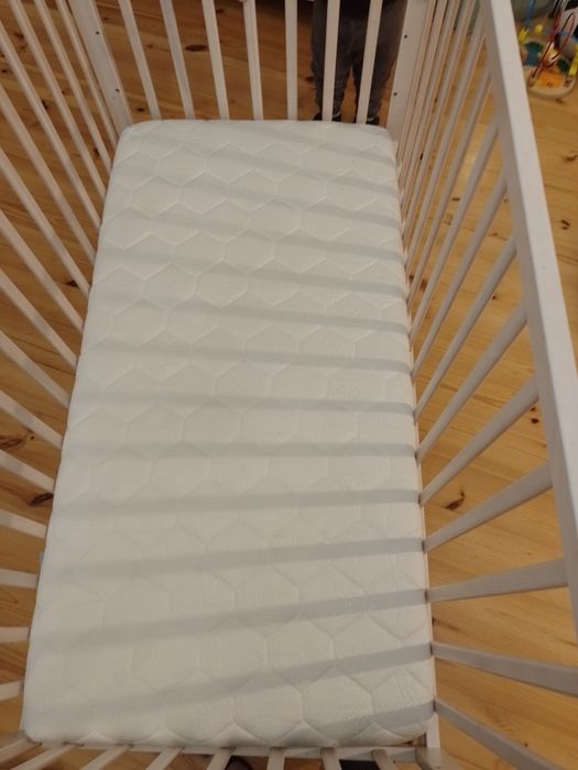 Niemowlęce łóżeczko