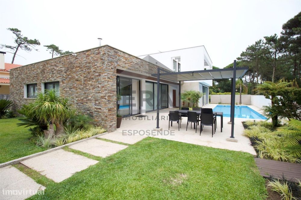 Moradia Individual com Piscina Junto Praia de Ofir