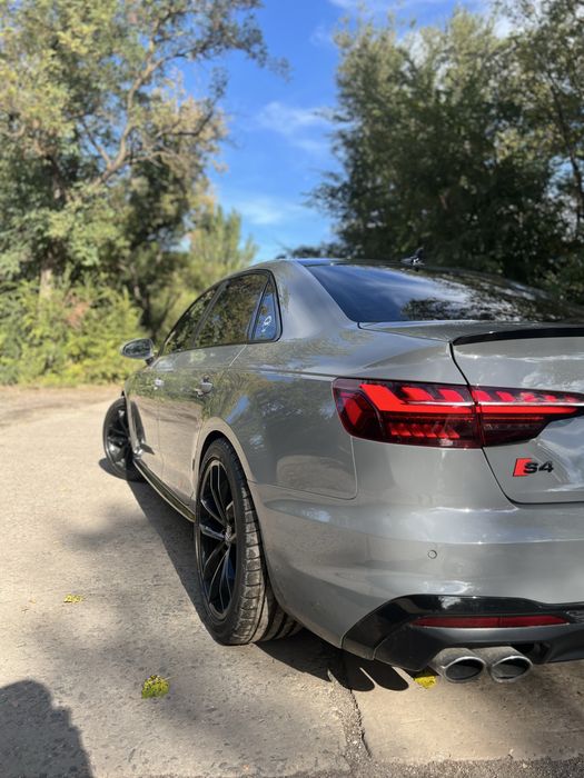 Продам/обме Audi S4 b9