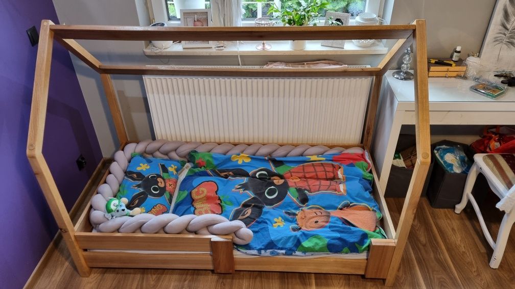 Łóżeczko z materacem dla dziecka domek z drewna
