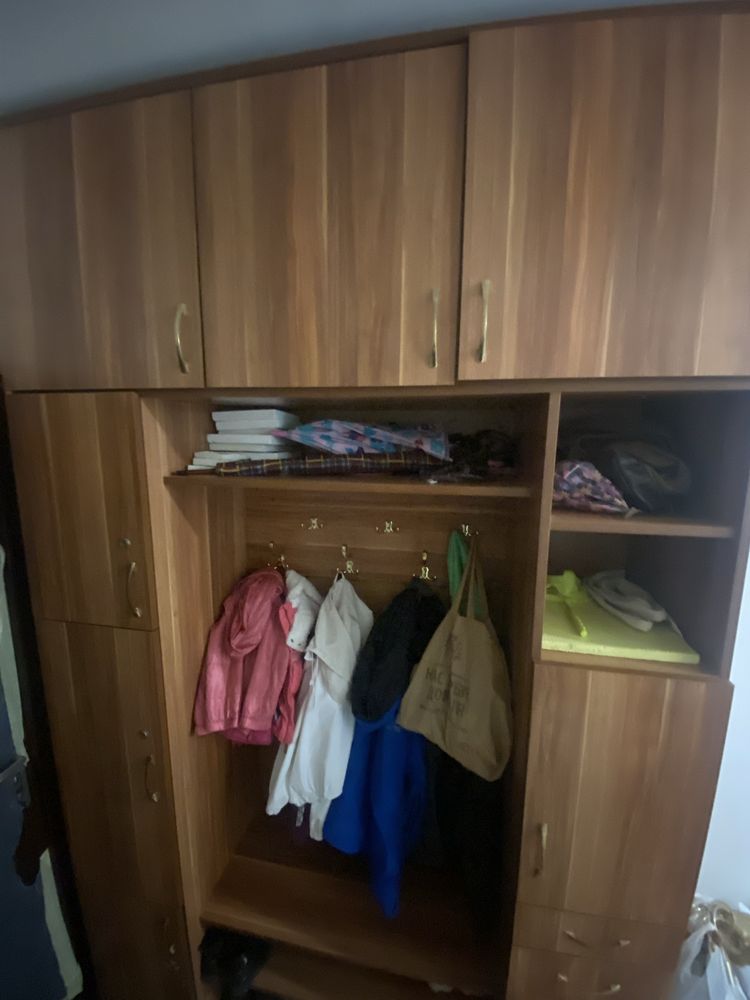 Шафа прихожа в хорошому стані
