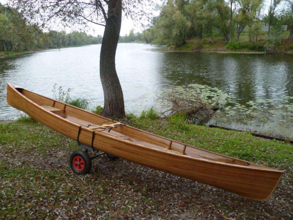 Дерев'яне каное.