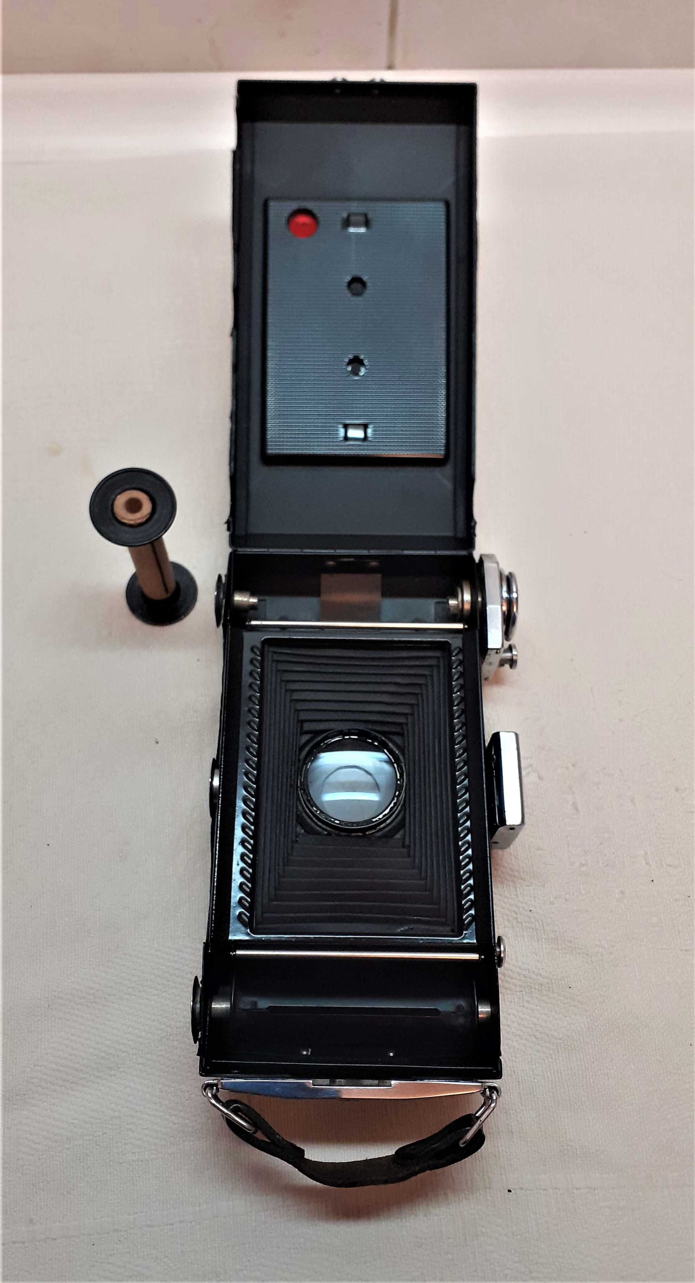 Продам немецкий фотоаппарат  Zeiss Ikon + чехол,  штатив и экспонометр