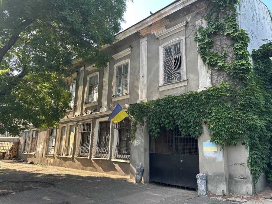 Продажа фасадного здания в центре города. код 375272