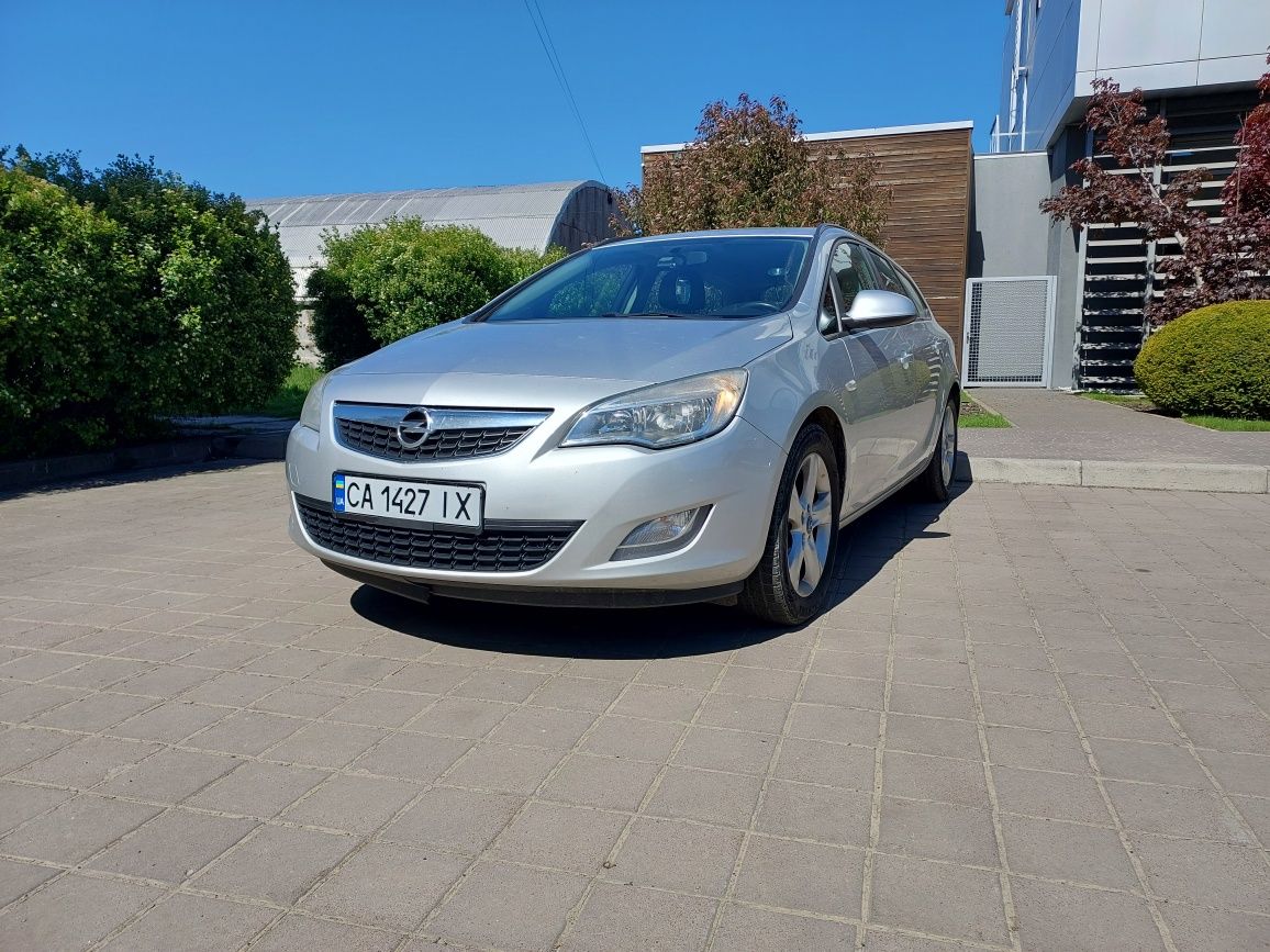 Продам Opel astra j