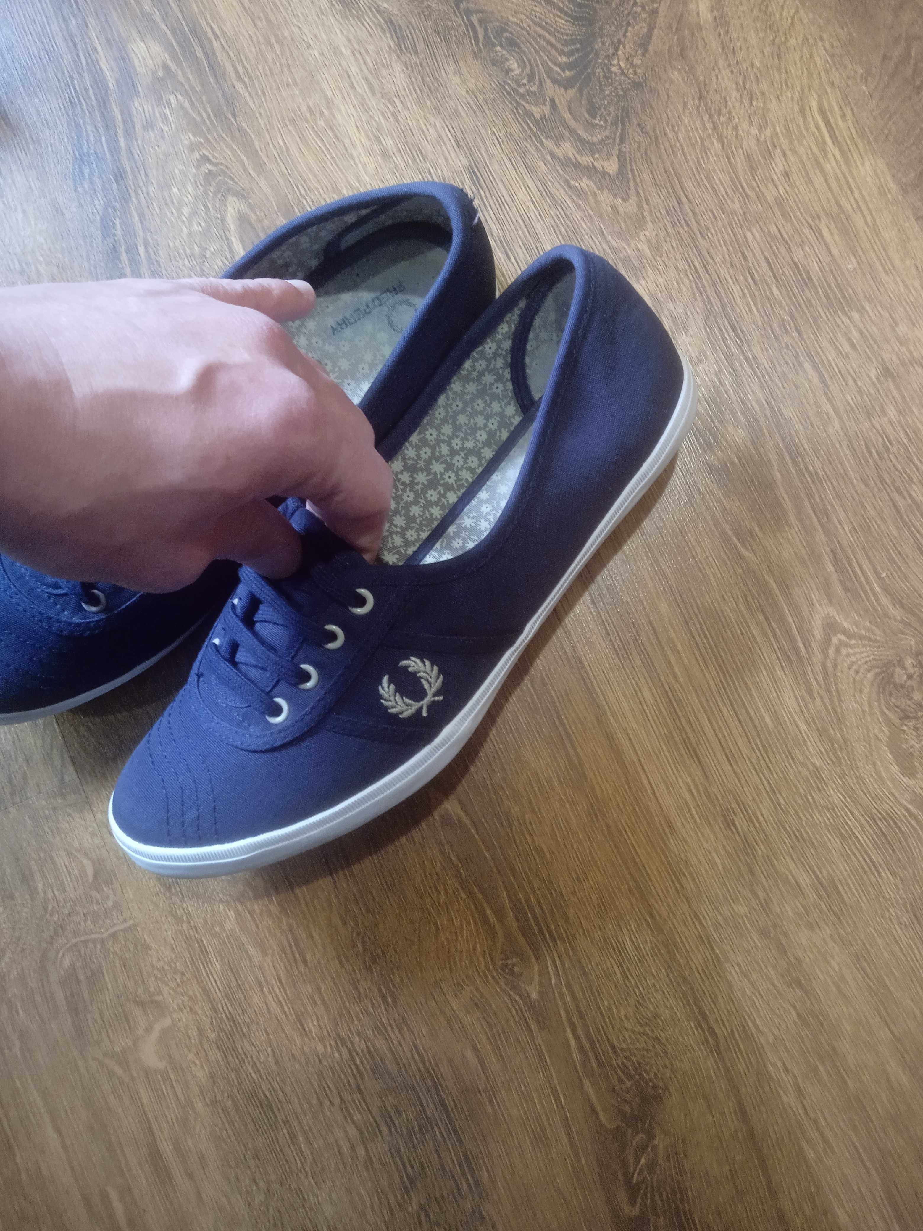 Продам жіночі мокасини кеди бренду Fred Perry