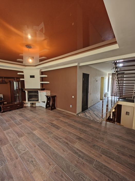 Продаж котеджу. Поряд ТРЦ Подоляни