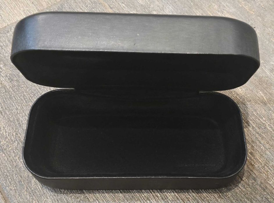 Etui Pokrowiec Futerał Na Okulary Sztywne Guess Czarne