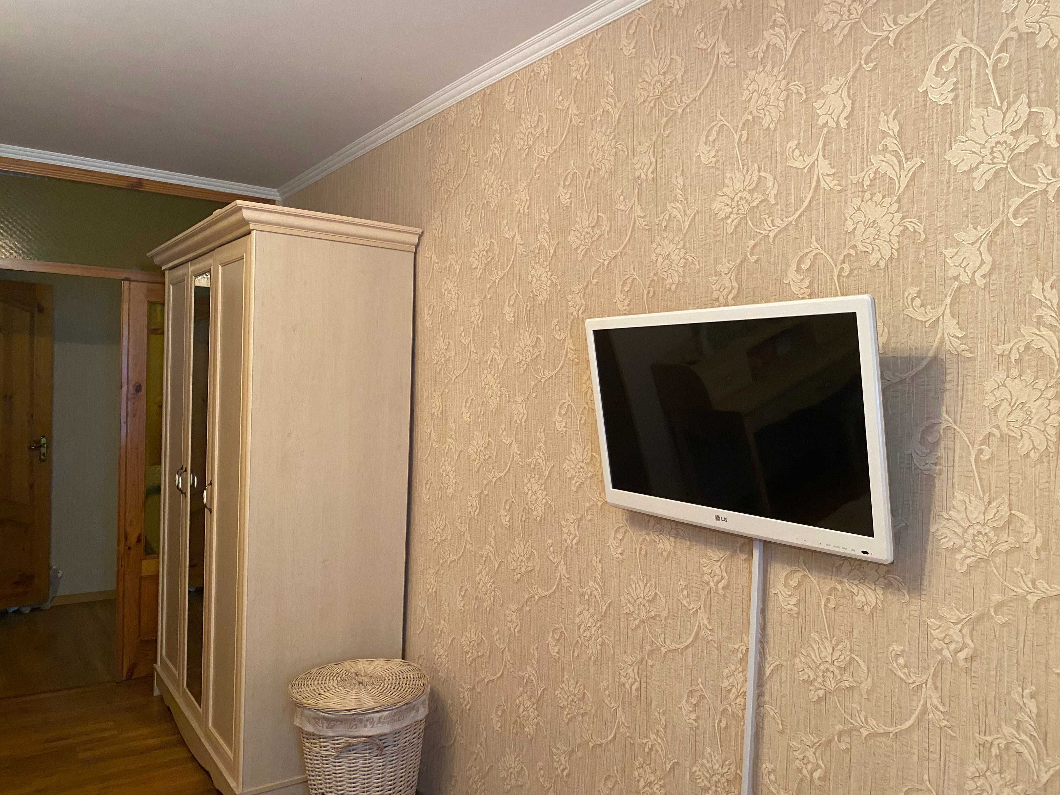 Продам 4-х кімнатну квартиру в центрі Павлограда
