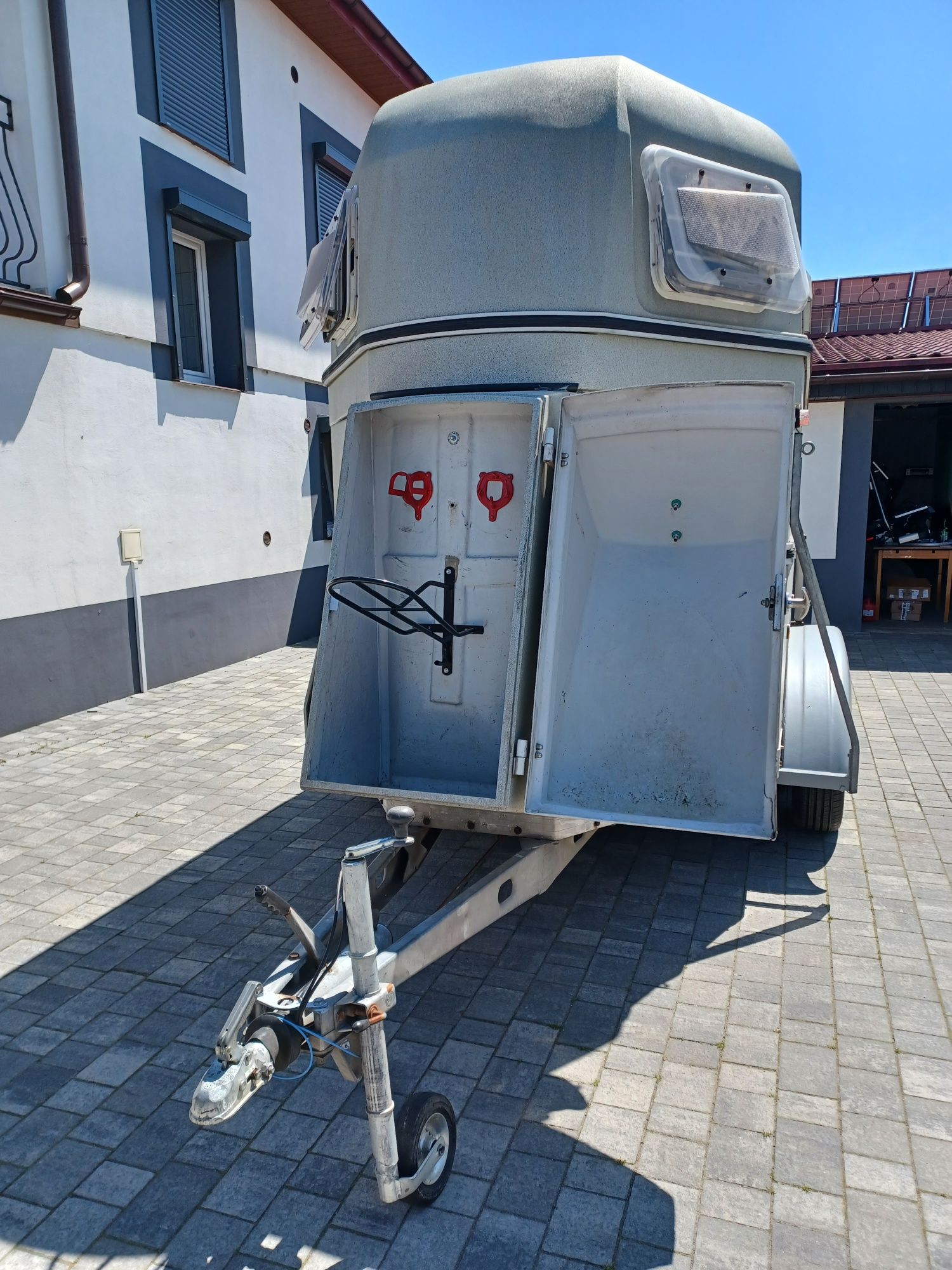 Przyczepa do przewozu koni Böckmann