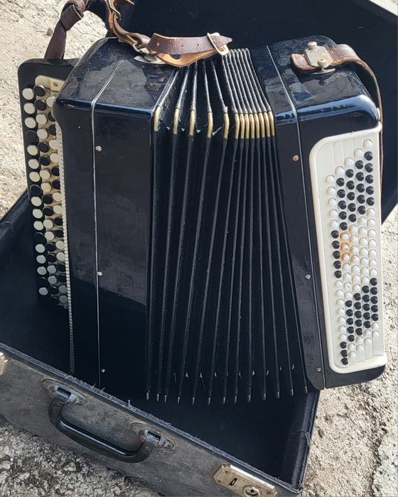 Тульський баян. Шикарний інструмент