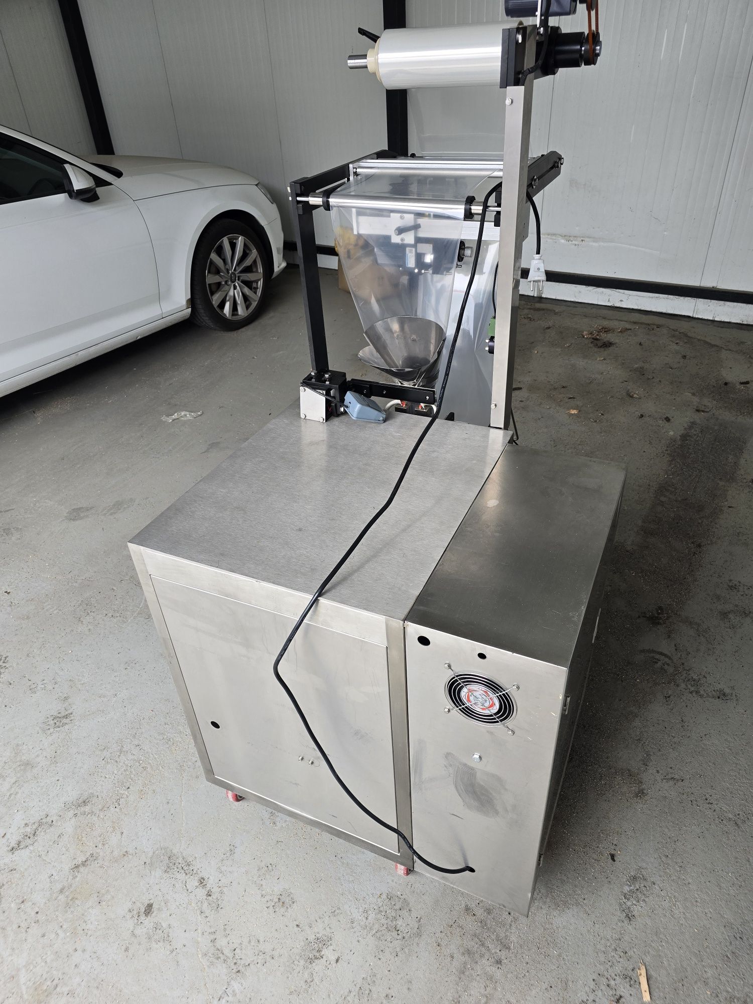 Automat do saszetek, saszetarka, pakowaczka do worków