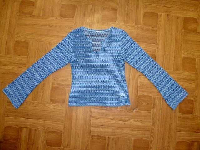 Легкий свитерок свитер нарядный,рукава клеш,рост 146-152см