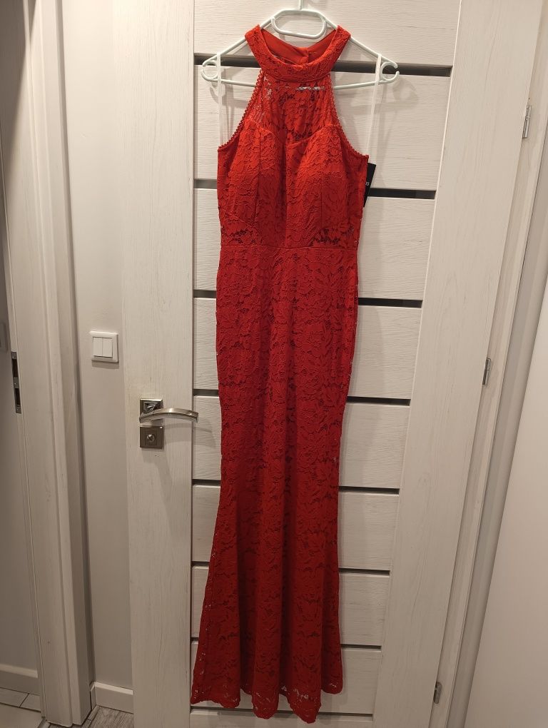 Czerwona koronkowa maxi sukienka