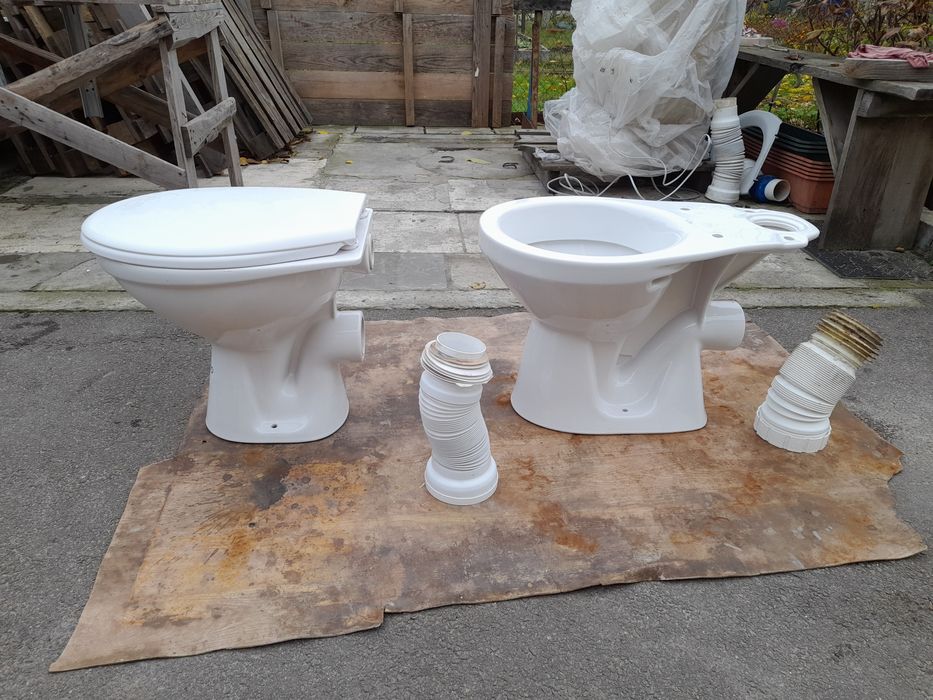 Унітаз + гофра. Чисті. Осокорки.