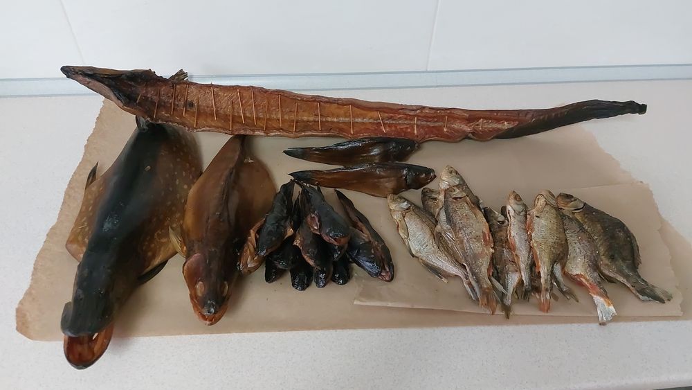 Копчена риба,сомики, лящ, щука,судак, сом.Риба з печі карась на соломі