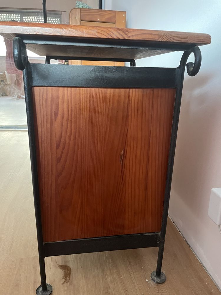 Conjunto de quarto madeira (cómoda, mesa de cabeceira e secretária)
