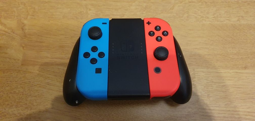 Konsola Nintendo Switch + 3gry + dodatkowe joycony