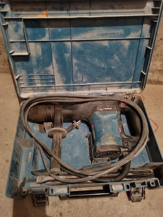 Młot kujący makita hm0860c
