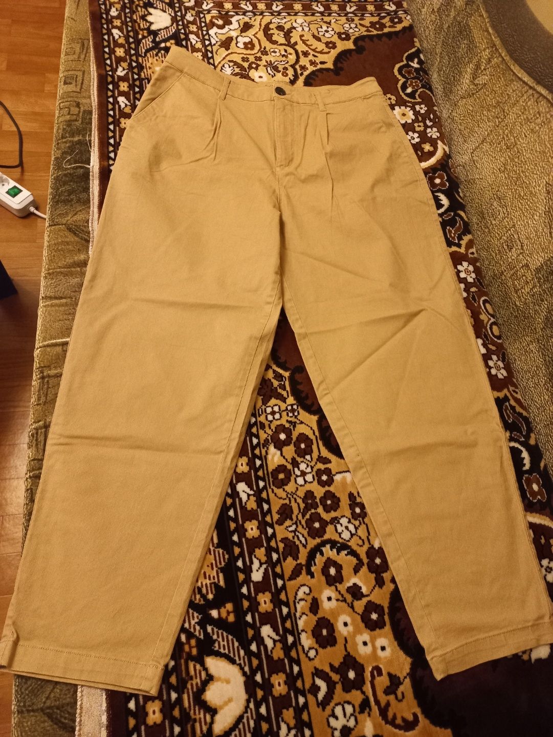 Продам новые брюки Mango (42)