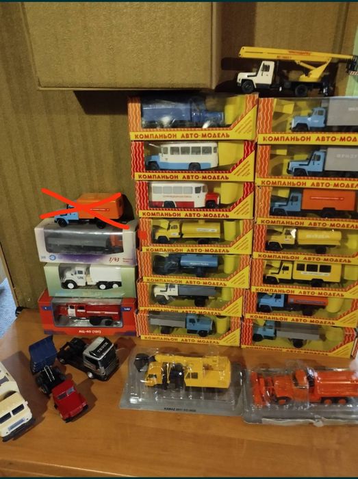 Модели грузовиков и легковых 1/43