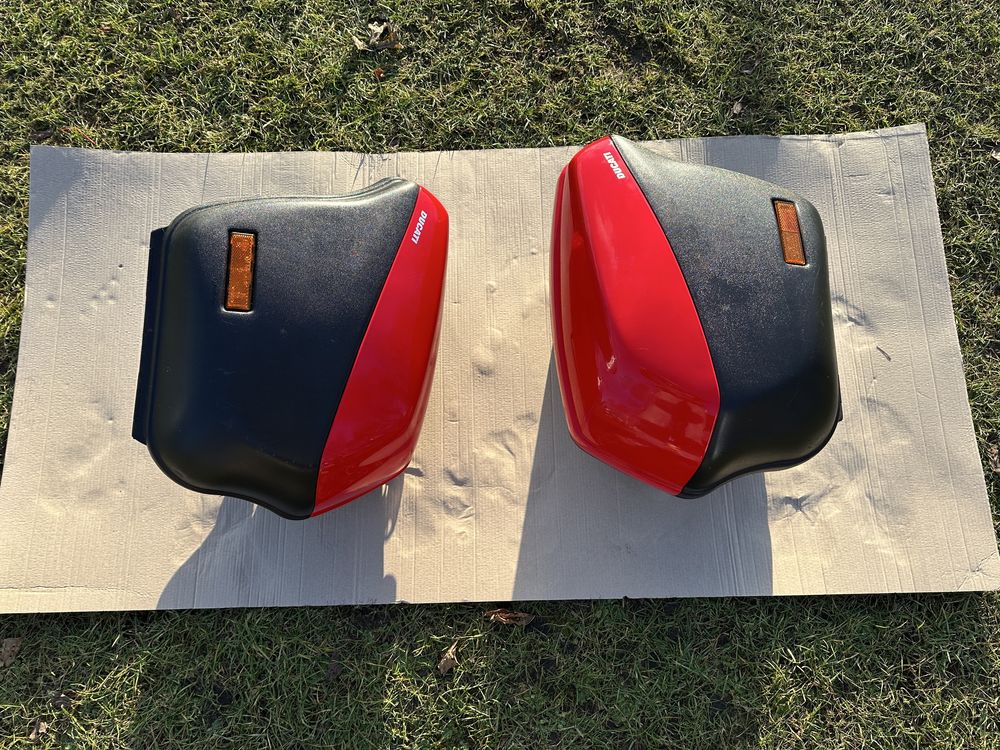 DUCATI kufry boczne kompletne + kierunki