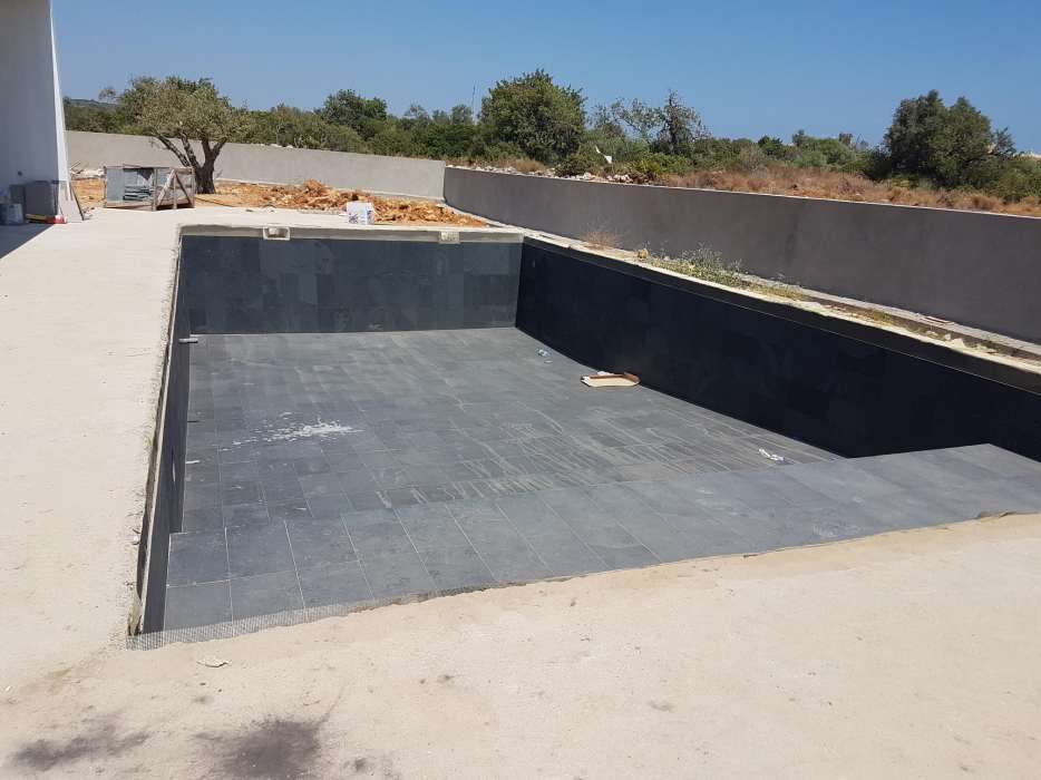 Ardosia preta em pisicina