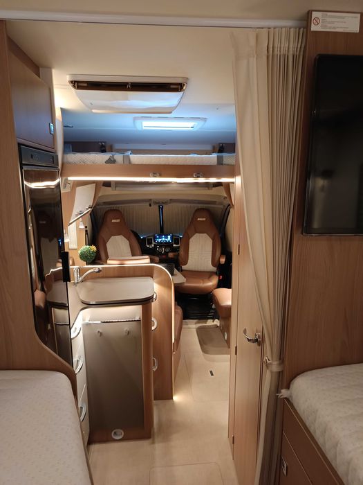 Wypożyczalnia / wynajem luksusowego kampera Bailey półintegra