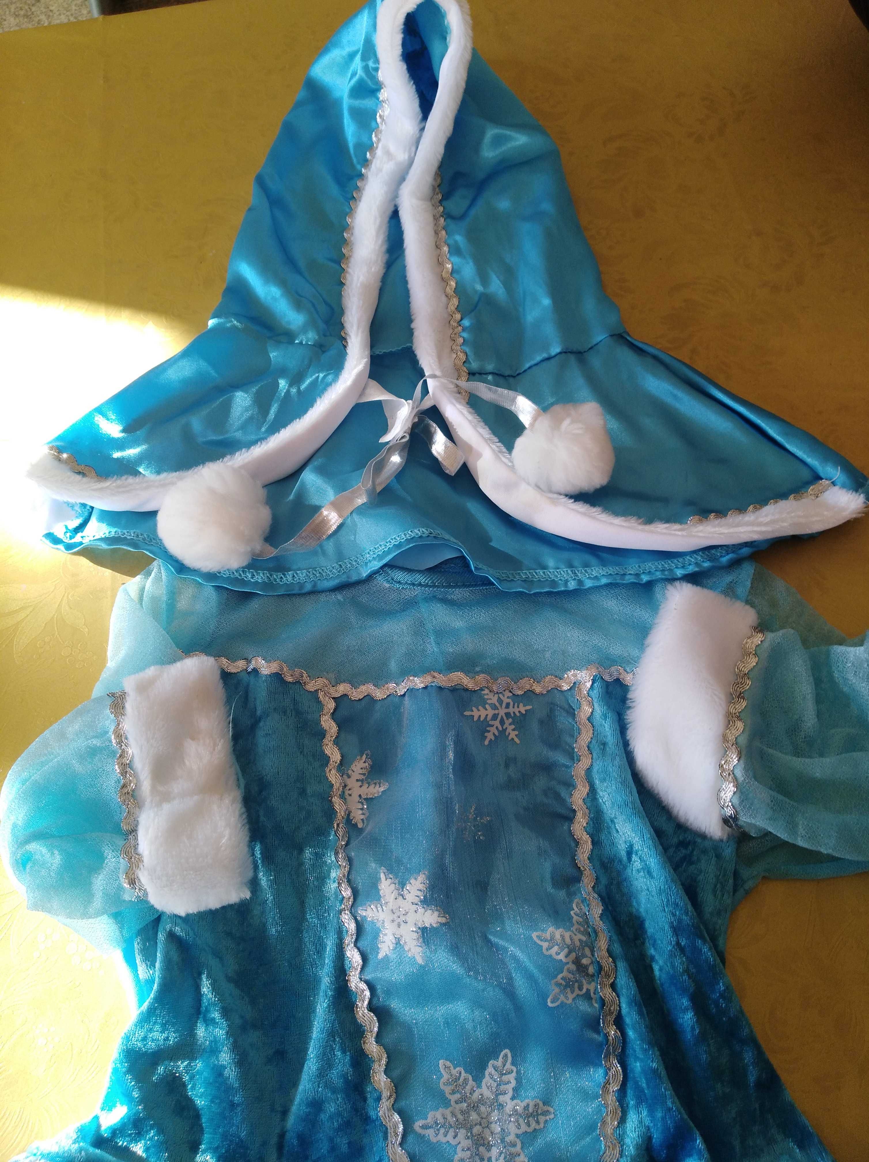 Vestido de Carnaval «Rainha do Gelo» em ótimo estado