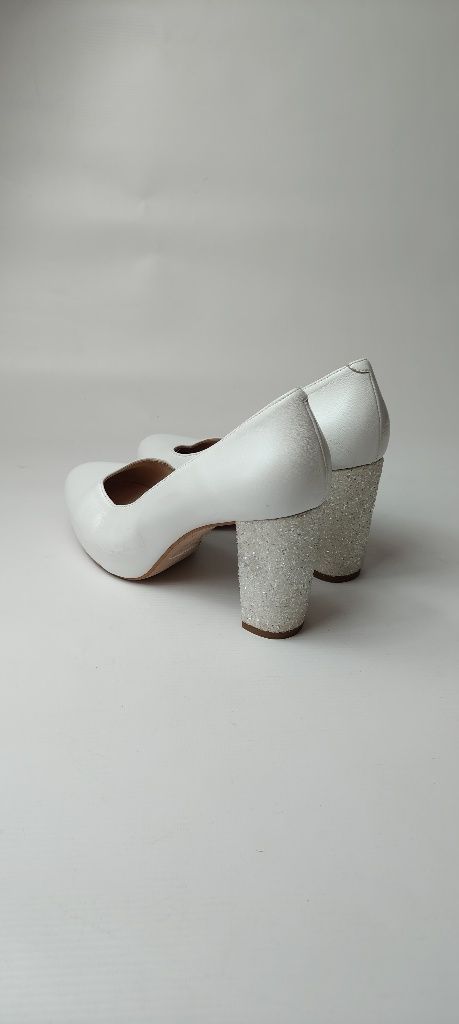 Białe buty ślubne na obcasie damskie LAB rozm 41/42 wkład 26 cm skóra