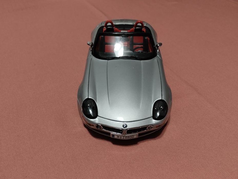 Miniatura BMW Z8 Bburago 1:18