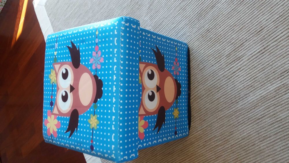 Pufes com arrumação